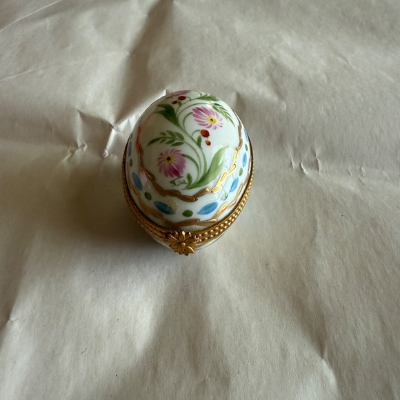 Limoges France Hand Painted Porcelain Trinket Egg Box - Picture 2 of 8